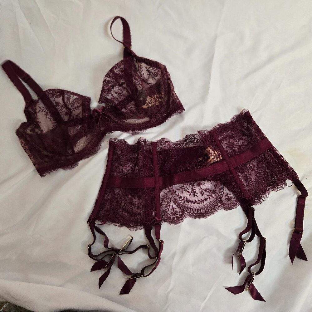 Dita Von Teese Burgundy Lace Lingerie Set – Bra 34E & Suspender 8